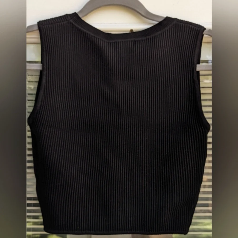 House of Harlow 1960 Crewneck Ribbed Knit Crop Top, S, XL - Picture 6 of 9